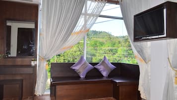 Superior Room with Mountain View | Coffres-forts dans les chambres, bureau, lits pliants/supplémentaires