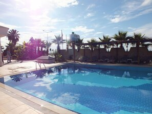 Outdoor pool, sun loungers - Acropol Beach Hotel (Konyaalti)