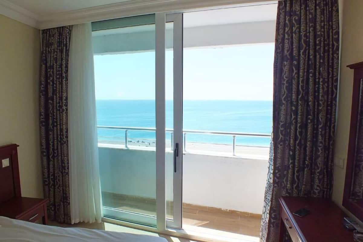 Een minibar, gratis babybedden, extra bedden, gratis wifi