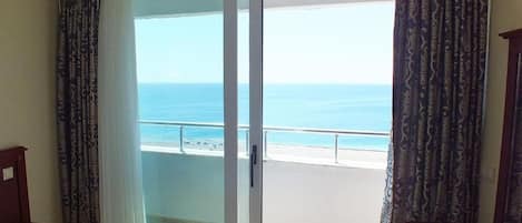 Minibar, cunas gratuitas, camas plegables/adicionales y wifi gratis