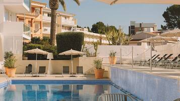 Kolam renang terbuka, kerusi lepak pantai