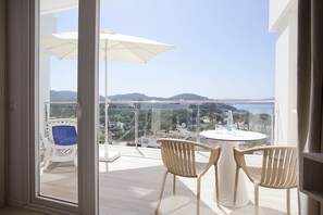 Literie hypoallergénique, minibar, coffres-forts dans les chambres