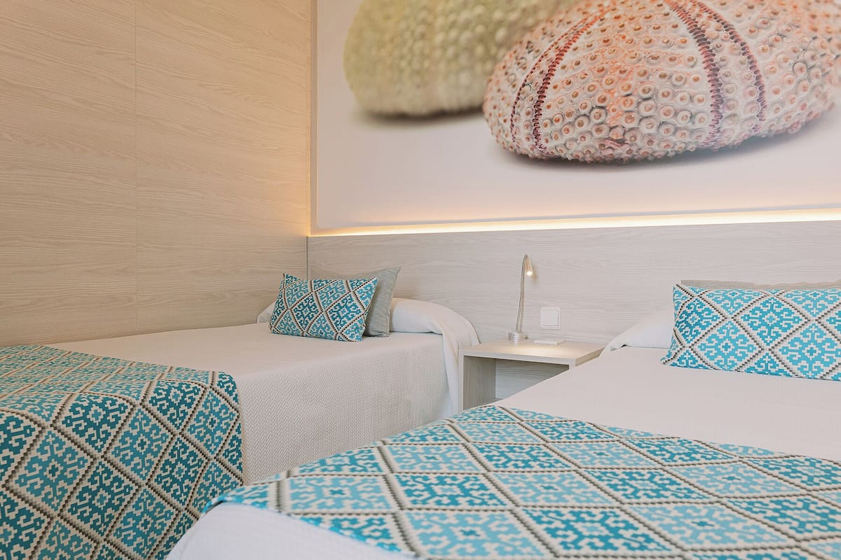 Hypo-allergenic bedding, minibar, in-room safe, desk