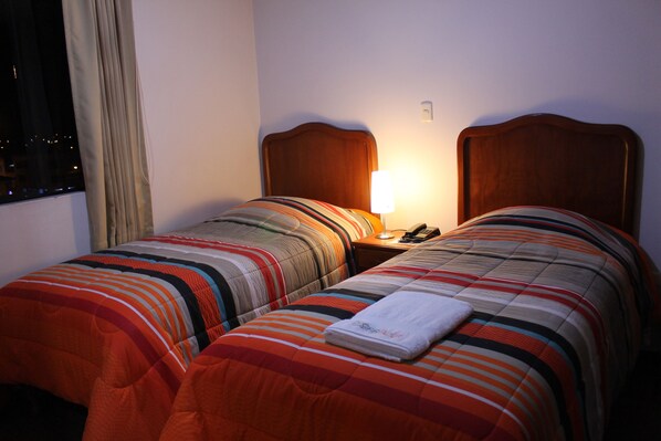Habitación con 1 cama doble o 2 individuales | Wifi gratis