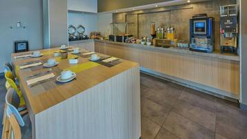 Free daily full breakfast