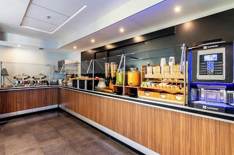 Free daily buffet breakfast