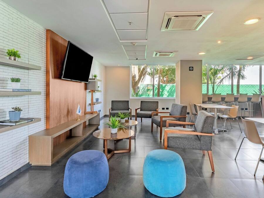 Televisión de pantalla plana de 32 pulgadas con canales por cable