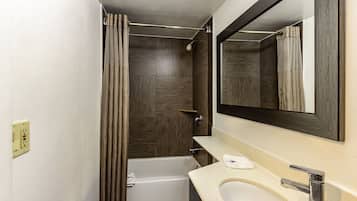 Combined shower/bathtub, free toiletries, hair dryer, towels