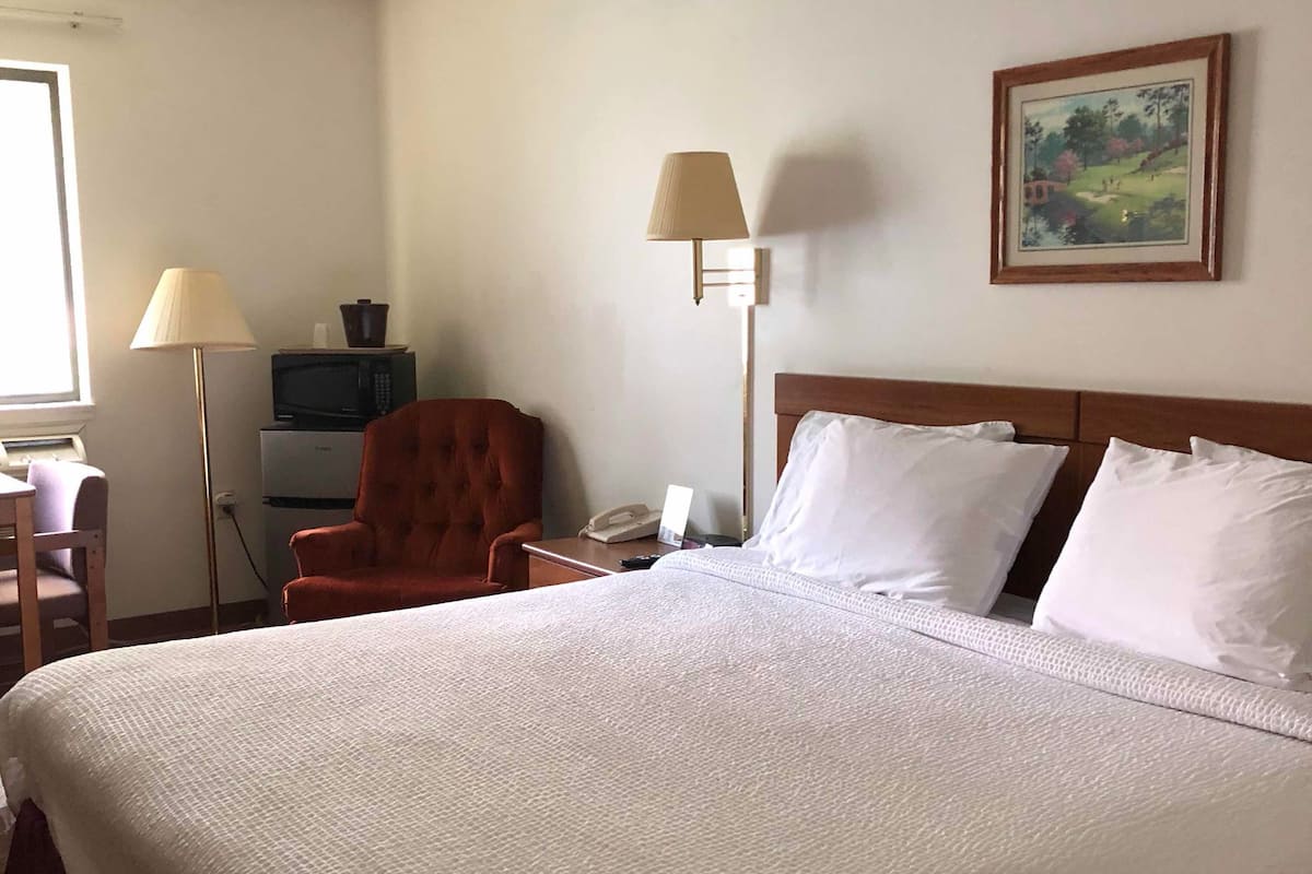 Chambre Simple Deluxe, 1 trÚs grand lit | Décoration personnalisée, ameublement personnalisé, bureau