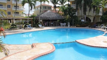 Outdoor pool, sun loungers