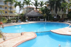 Outdoor pool, sun loungers