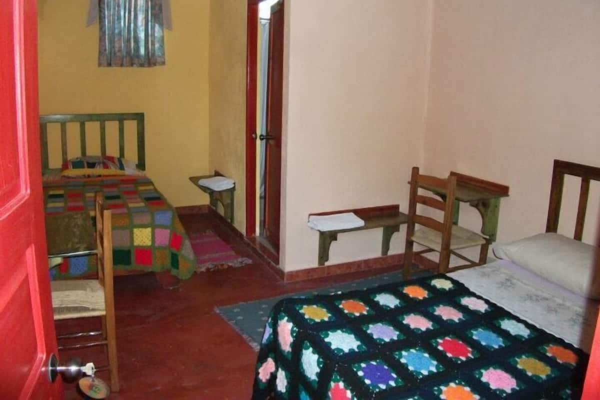 Triple Room | Desk, WiFi (free)