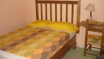 Single Room | Desk, free WiFi