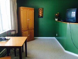 Suite, Kitchen | 1 bedroom, rollaway beds, free WiFi, bed sheets