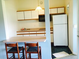 Suite Cabin | 1 bedroom, rollaway beds, free WiFi, bed sheets