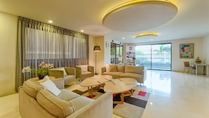 Lobby sitting area - Hotel MS Alto Prado Superior (Barranquilla)