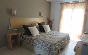 In-room safe, free WiFi, bed sheets - Club Valle Termal Resort (Federacion)