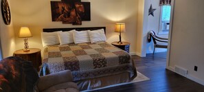 标准房, 1 张特大床, 私人浴室, 花园景观 | 高档床上用品、泰普尔床垫、熨斗/熨板、免费 WiFi