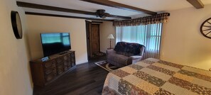 标准房, 1 张特大床, 私人浴室, 花园景观 | 高档床上用品、泰普尔床垫、熨斗/熨板、免费 WiFi