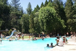 2 piscinas al aire libre