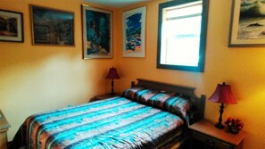 Quarto básico, 1 cama Queen | Escrivaninha, Wi-Fi de cortesia