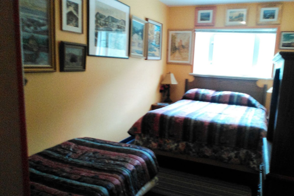 Classic Room, Multiple Beds | Desk, free WiFi