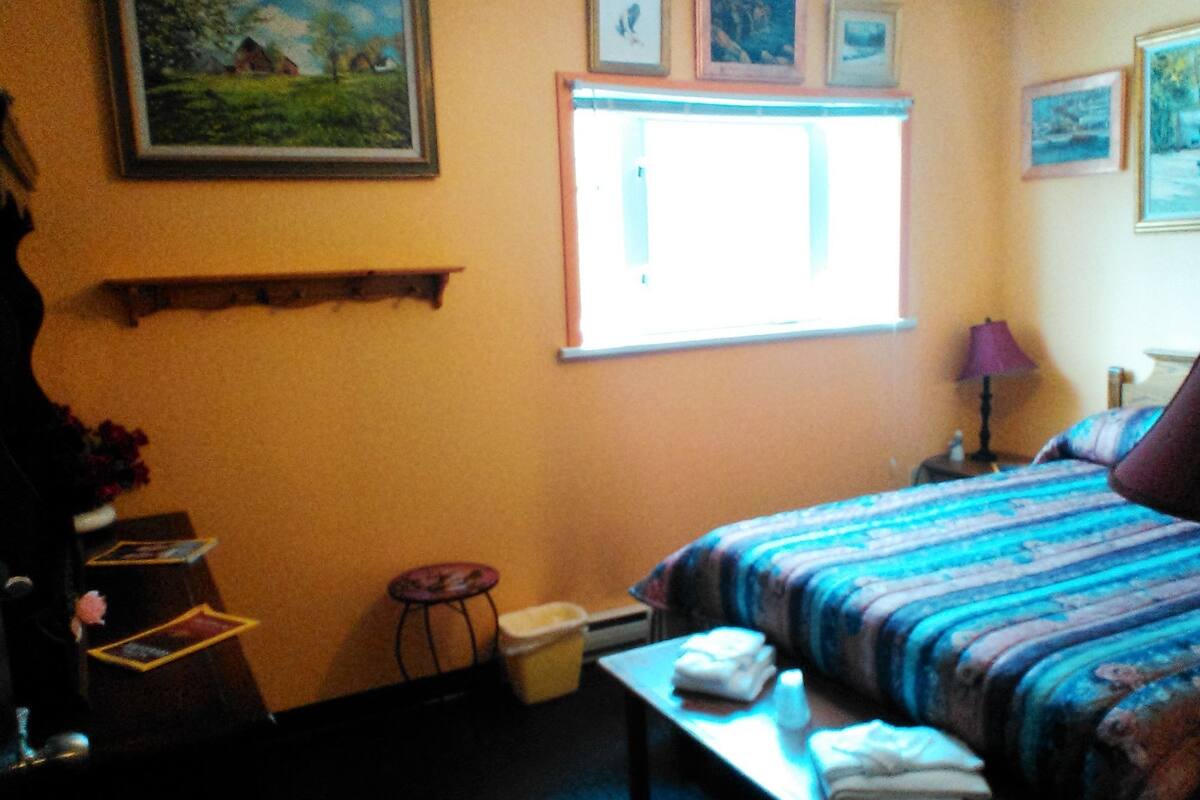 Habitación clásica, 1 cama Queen size | Escritorio y wifi gratis