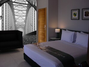 Deluxe Room | Premium bedding, in-room safe, desk, iron/ironing board