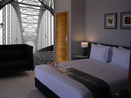 Quarto luxo | Roupas de cama premium, cofres nos quartos, escrivaninha