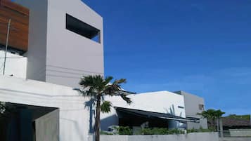 Fachada de la propiedad