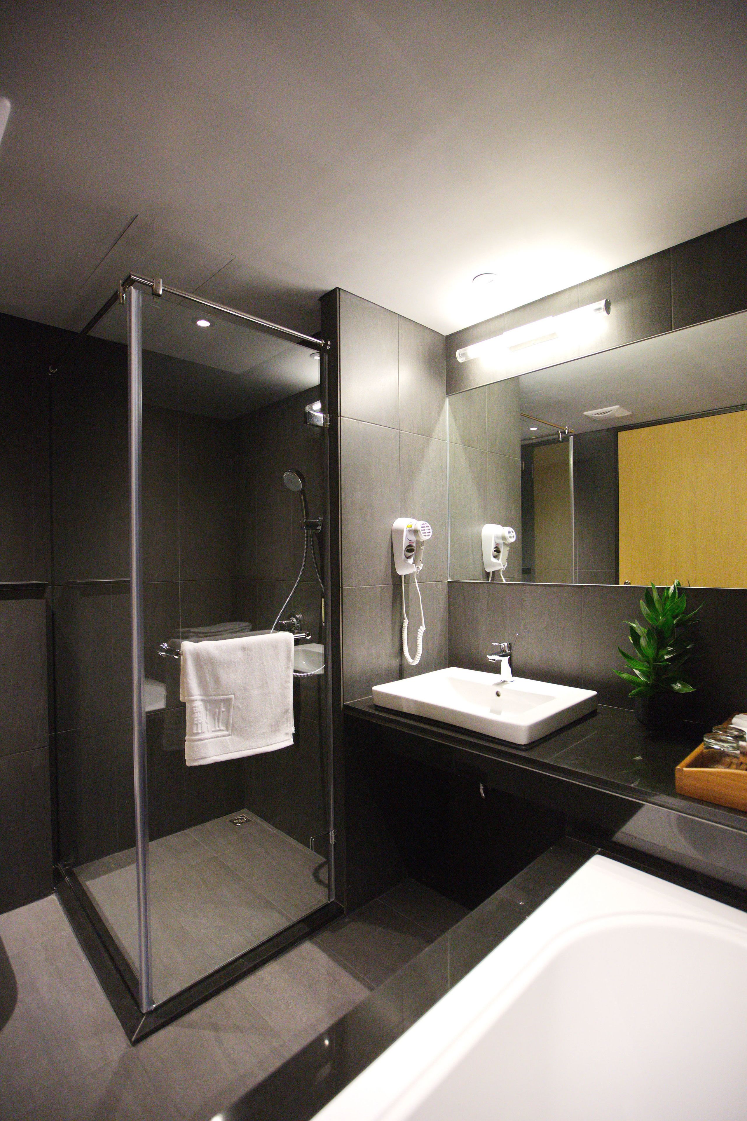 separate bathtub and shower, deep-soaking bathtub, free toiletries