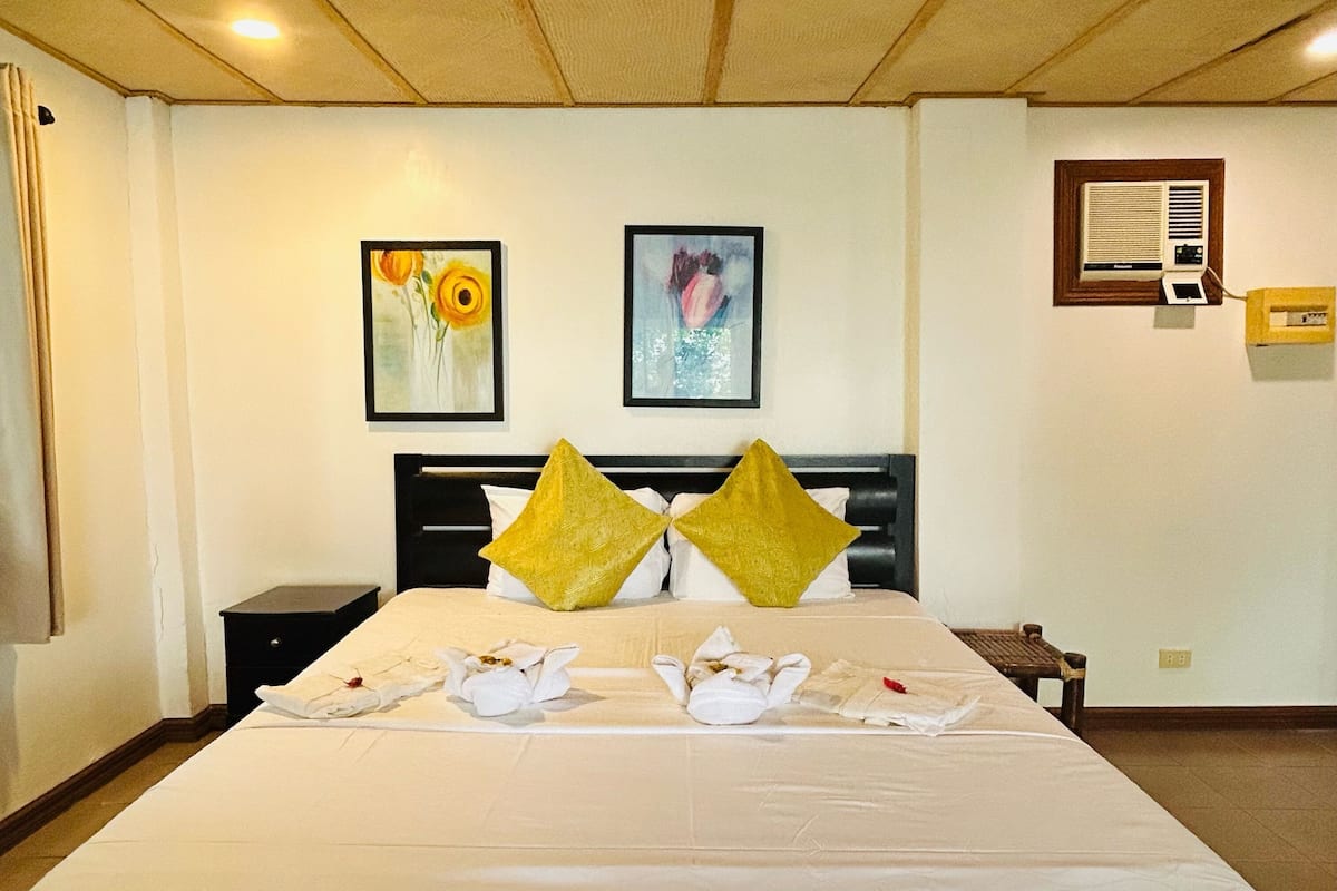 Superior Room, Ocean View | 1 bedroom, bed sheets