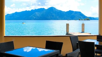 Breakfast, lunch, dinner served; international cuisine, sea views