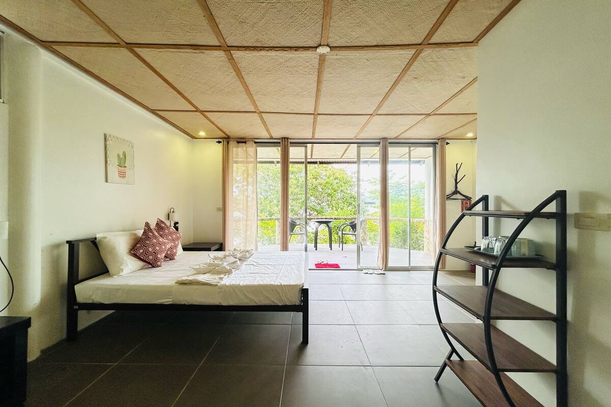 Kamar Deluks, 1 Tempat Tidur King, pemandangan kebun | Seprai linen