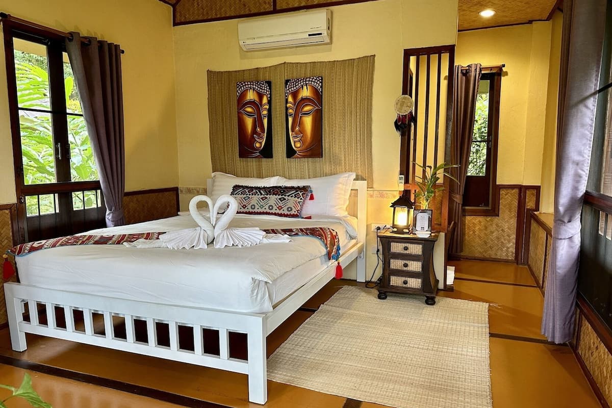 Ropa de cama de alta calidad, cubrecamas, minibar y wifi 