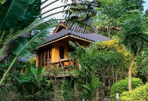 Premium bedding, down comforters, minibar, WiFi - PuraVida Pai Resort (Pai)