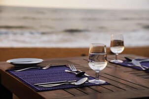 Breakfast, lunch, dinner served; international cuisine 