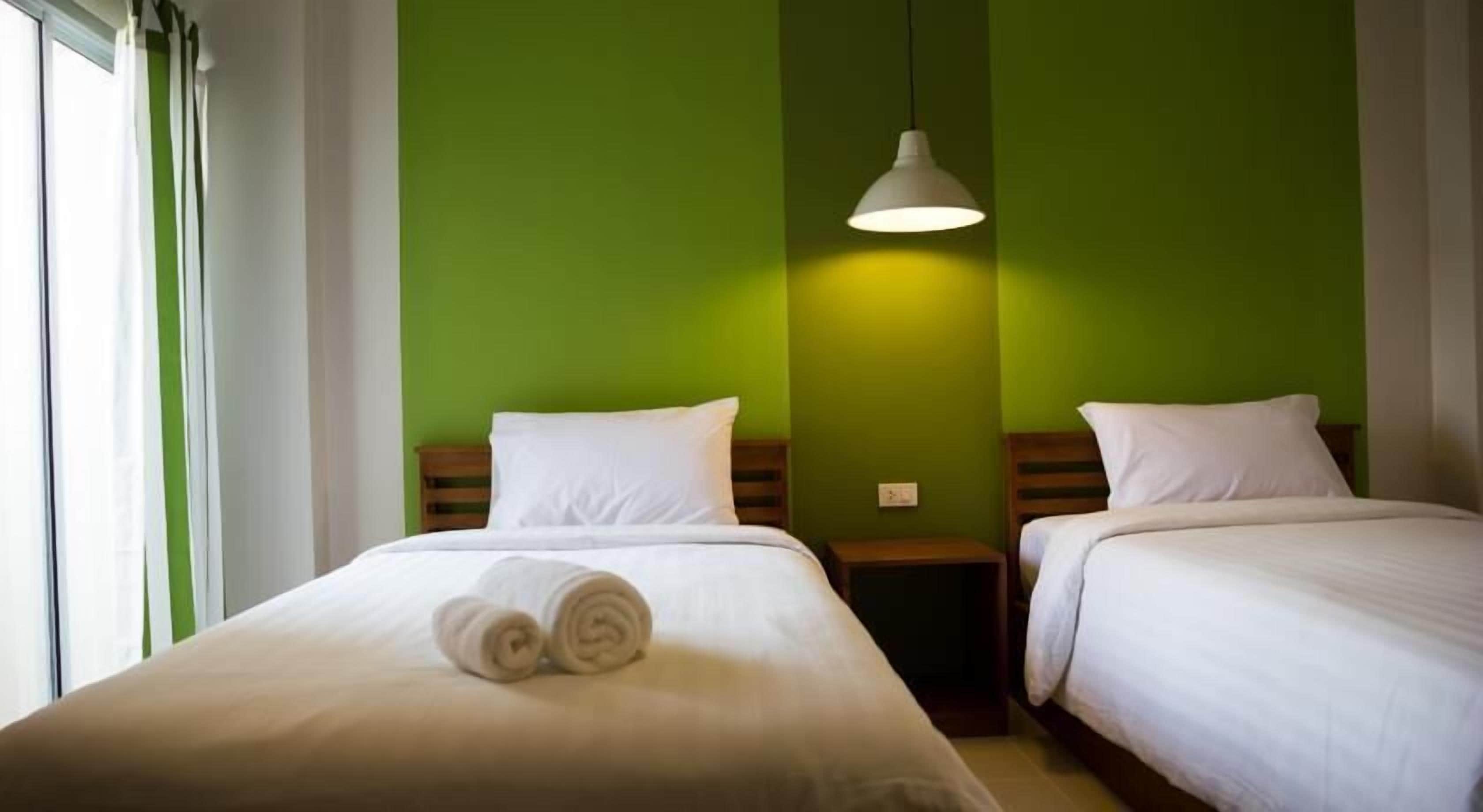 twin room, balcony | in-room safe, desk, free wifi