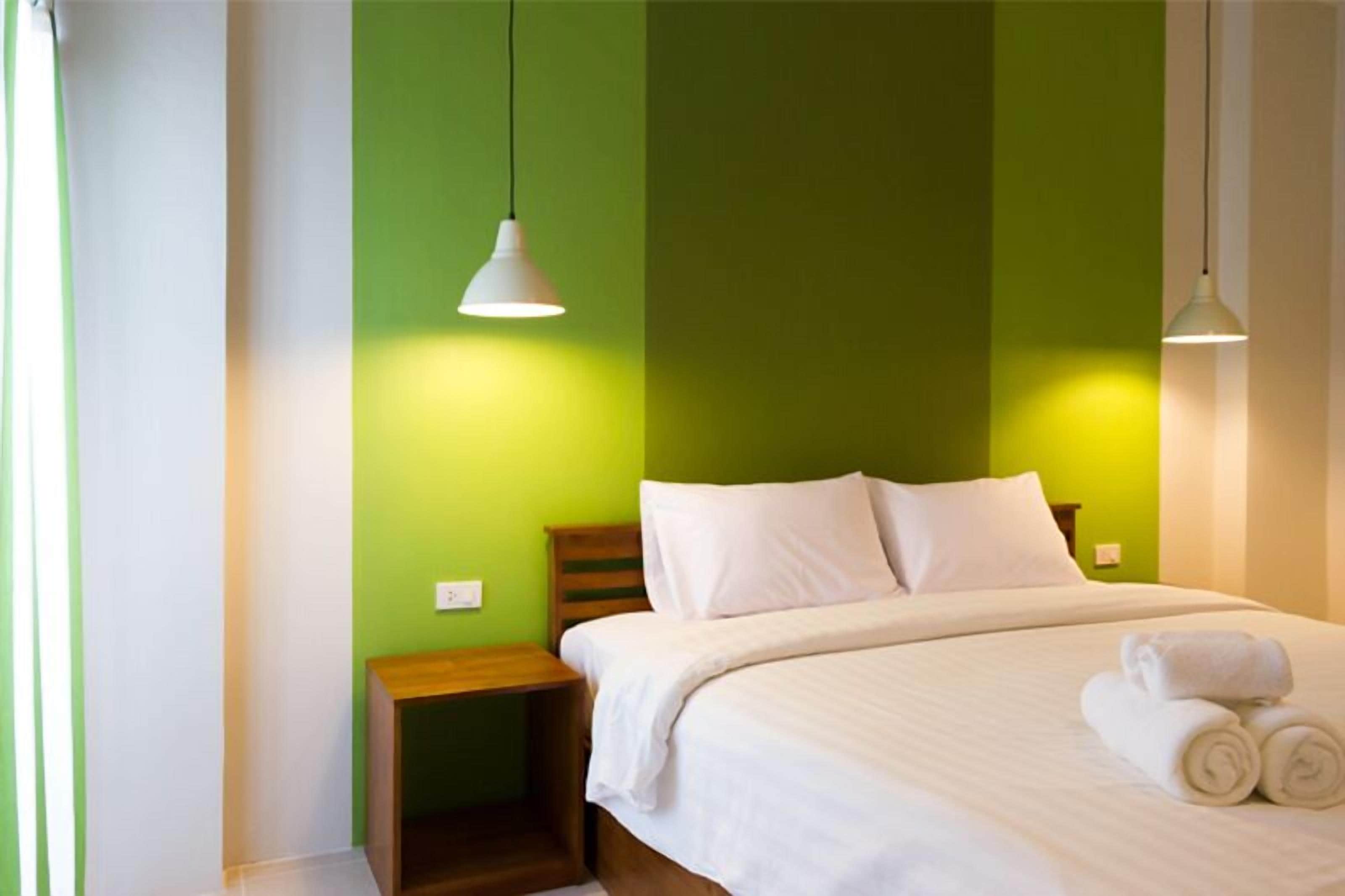 double room, balcony | in-room safe, desk, free wifi