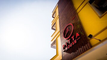 Fachada de la propiedad