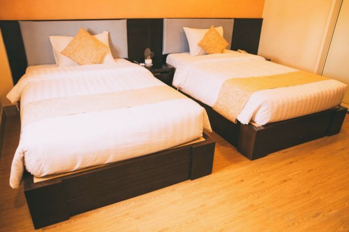 Ropa de cama de alta calidad y escritorio