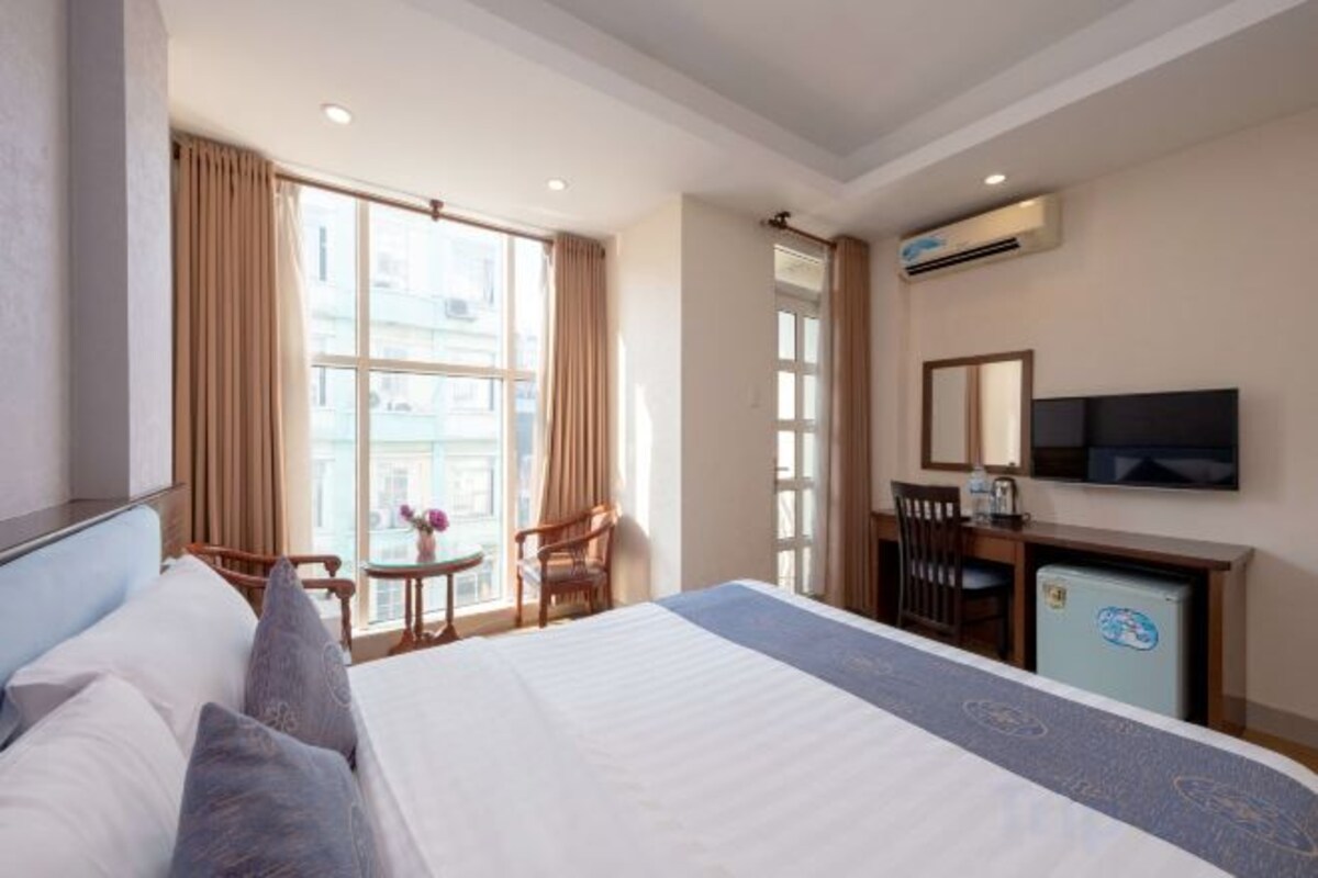 Ropa de cama de alta calidad y escritorio