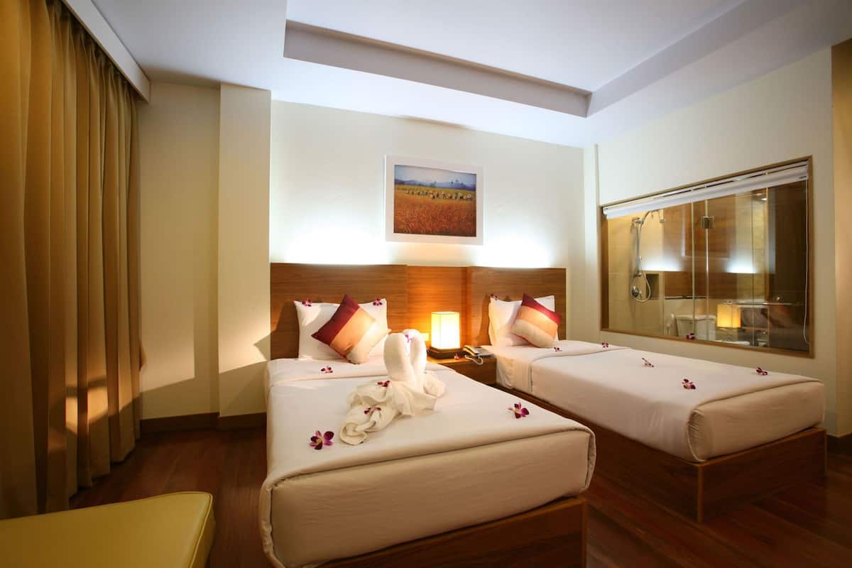 Superior Room | Hypo-allergenic bedding, desk, rollaway beds, bed sheets