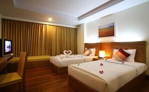 Bộ đồ giường kháng dị ứng, bàn, giường gấp/giường phụ (phụ phí) 