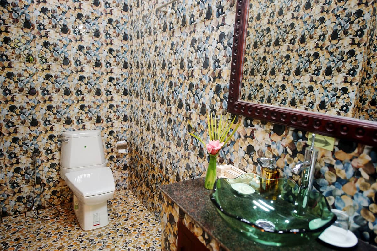 rainfall showerhead, free toiletries, hair dryer, bathrobes