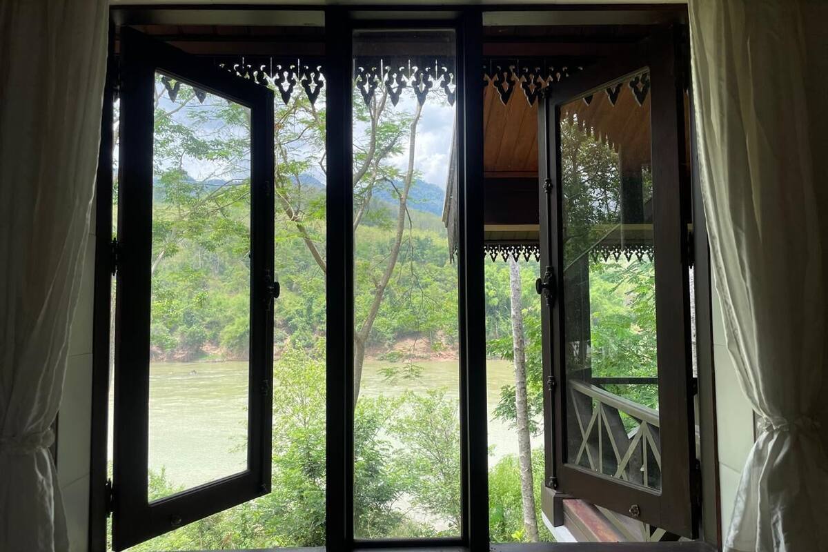 junior twin room, river view | bathroom | rainfall showerhead, free toiletries, hair dryer, bathrobes