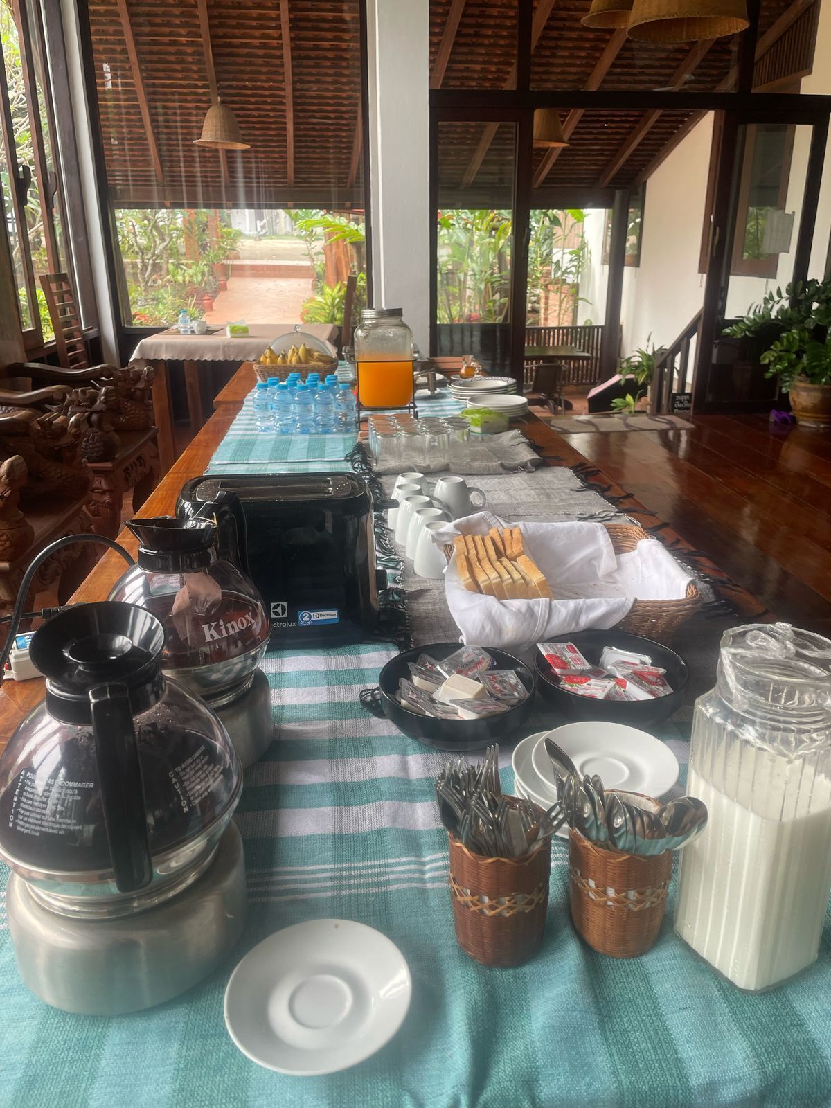 breakfast, lunch, dinner served; laotian cuisine