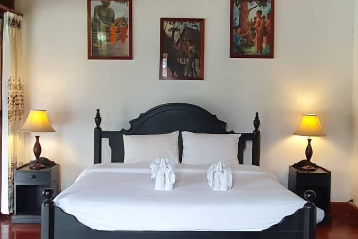 Individually decorated, desk, free WiFi, bed sheets