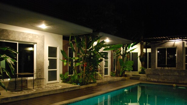 Outdoor pool - Laila Pool Village (Wichit)