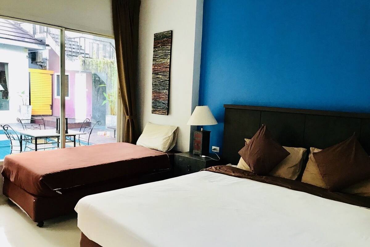 Standard Triple Beds | Minibar, desk, WiFi (free)